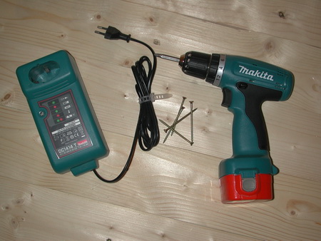 Шуруповерт makita